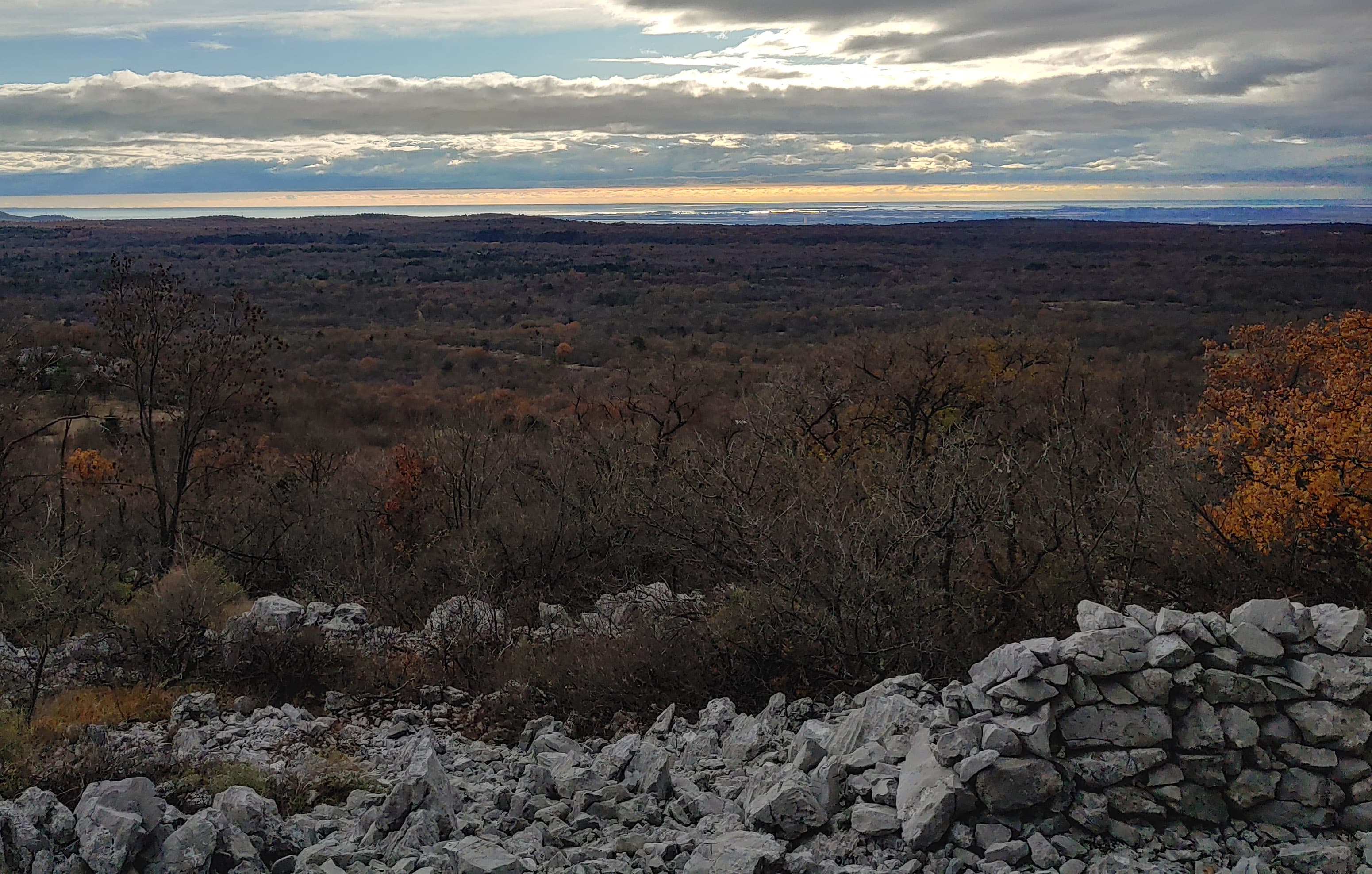 Kraška planota in Severno Jadransko morje.